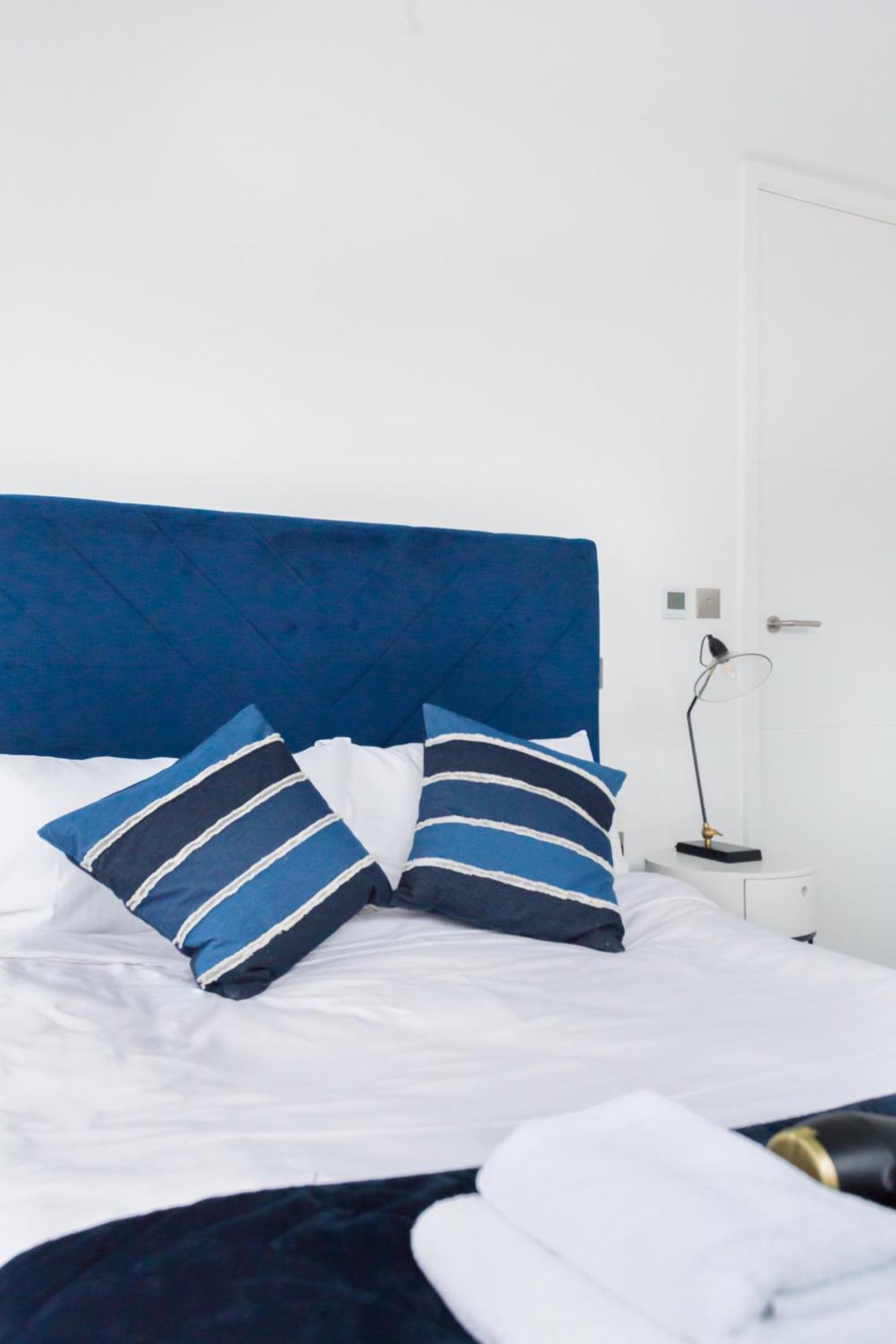 The Vale - Luxury Apartments Лондон Екстериор снимка